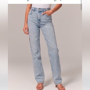 Abercrombie 90’s Relaxed Jean Ultra High Rise